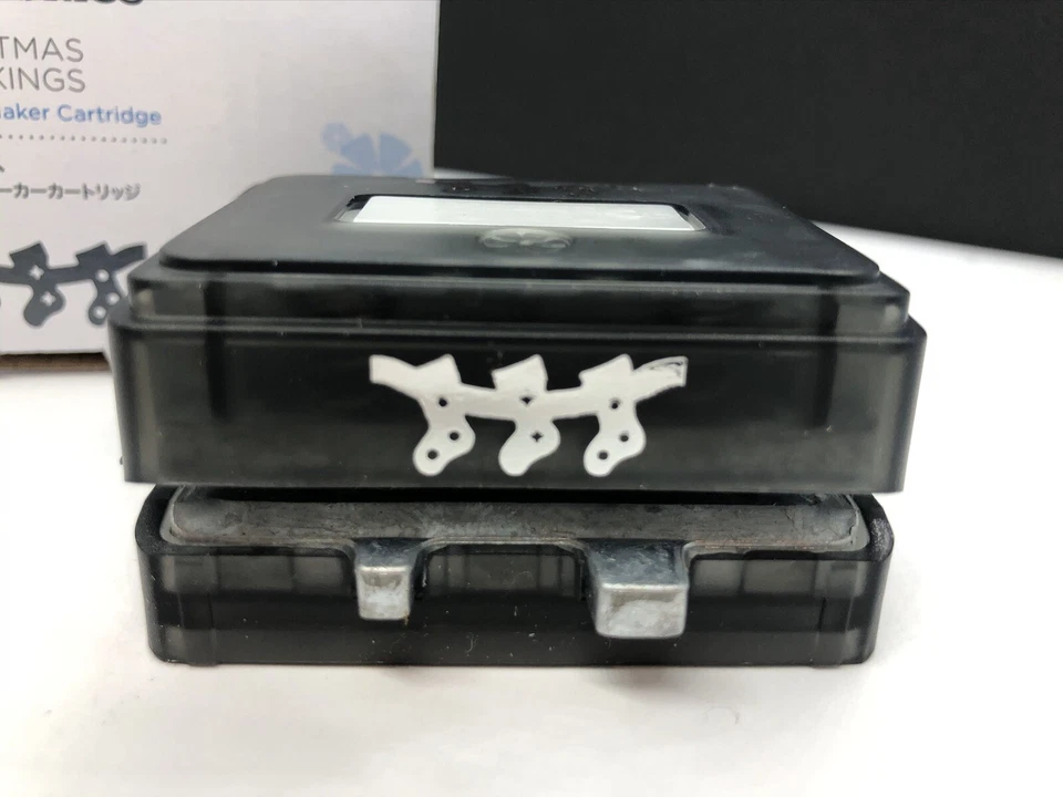 Creative Memories Christmas Stockings Border Maker Cartridge Border Punch Scrap - Image 2 of 4