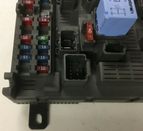 Citroën C5 2002 - Fuse Relay Box - 第 4/7 張圖片