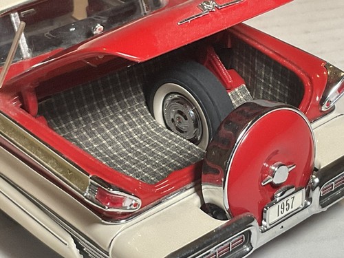 Danbury Mint 1:24 1957 Mercury Turnpike Cruiser Red/Ivory, CO, Read - Picture 10 of 24