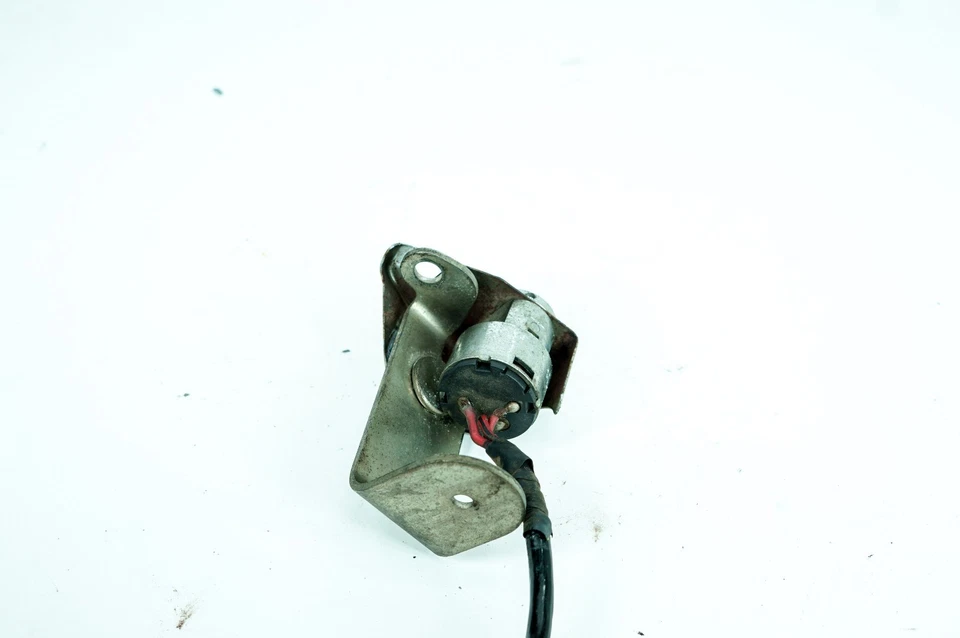 83 Harley Sportster 1000 XLX Interruptor de encendido OEM Cilindro de barril * SIN llave * 1347 Foto 3 de 4