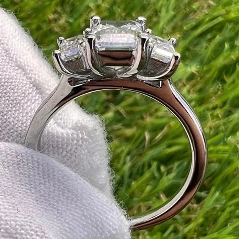 Помолвочное кольцо с тремя камнями муассанит огранки изумруд 5,80 карата покрытие белым золотом 14 карат - Изображение 3 из 4