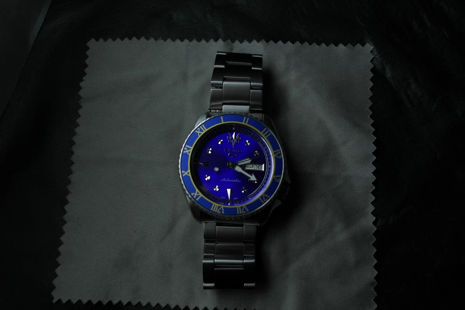 Reloj automático Seiko 5 Sports Street Fighter Chun-Li esfera azul edición limitada Foto 2 de 4
