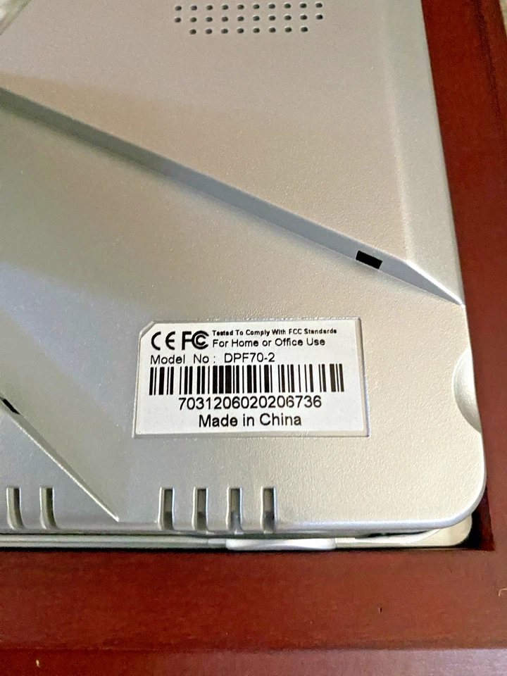 Pandigital 7" Digital Photo Picture Frames in Brown or Black PC REQUIRED! - Image 3 of 4