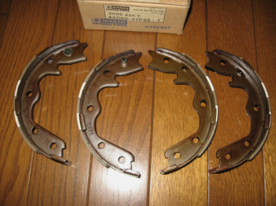 ケンソウ⑥ NISSAN Genuine OEM 1992-1996 300ZX Parking Brake Shoe Set (Rear