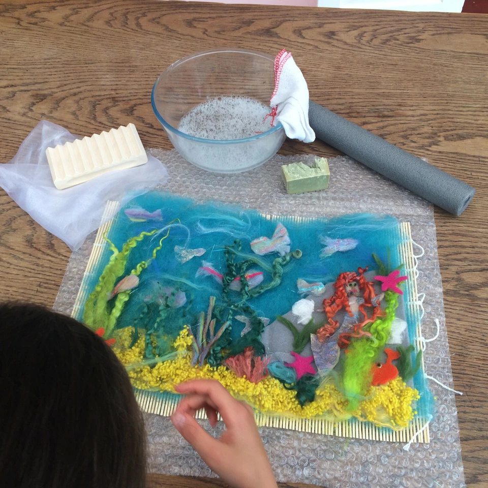 Heidifeathers® Carded Dyed Felting Wool Batts - Soft Wool - Choose Colour + Size - Image 4 of 4