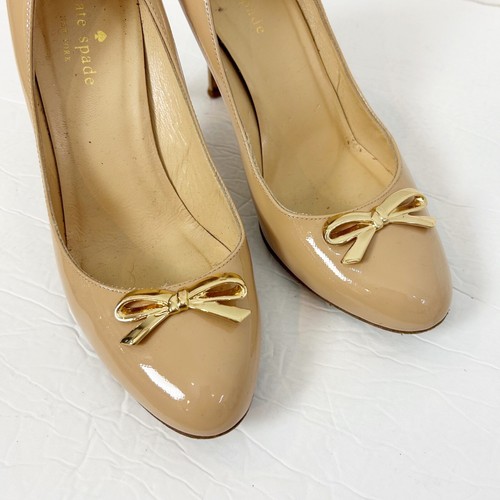 Kate Spade Catia Pumps with Gold Bow Size 7.5 Beige Patent Leather Women's - Picture 2 of 7