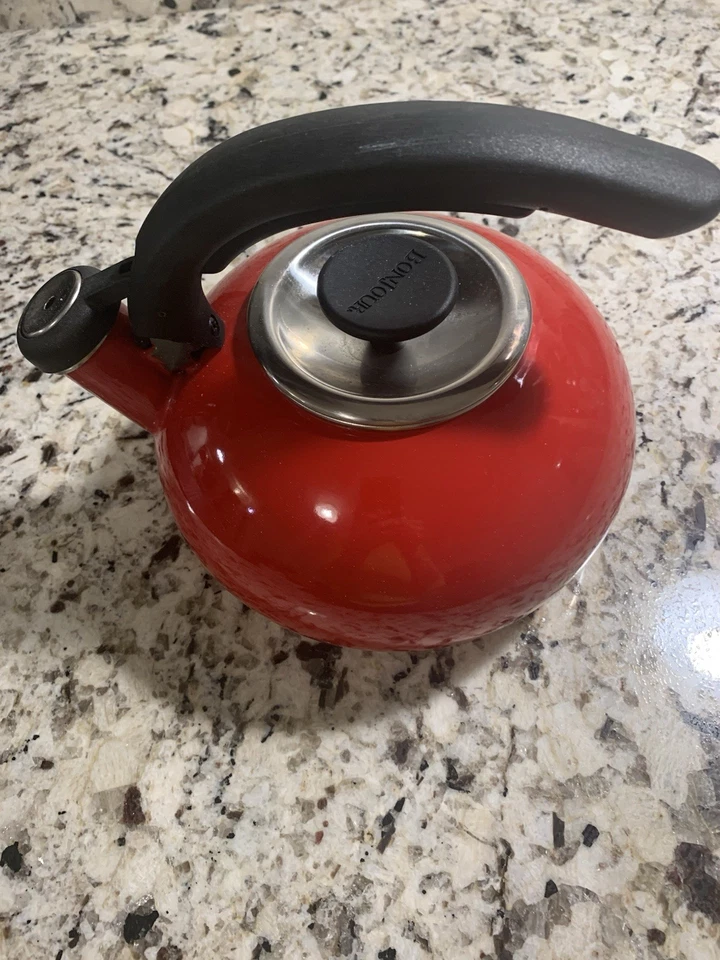 Hervidor de agua rojo Foto 2 de 4