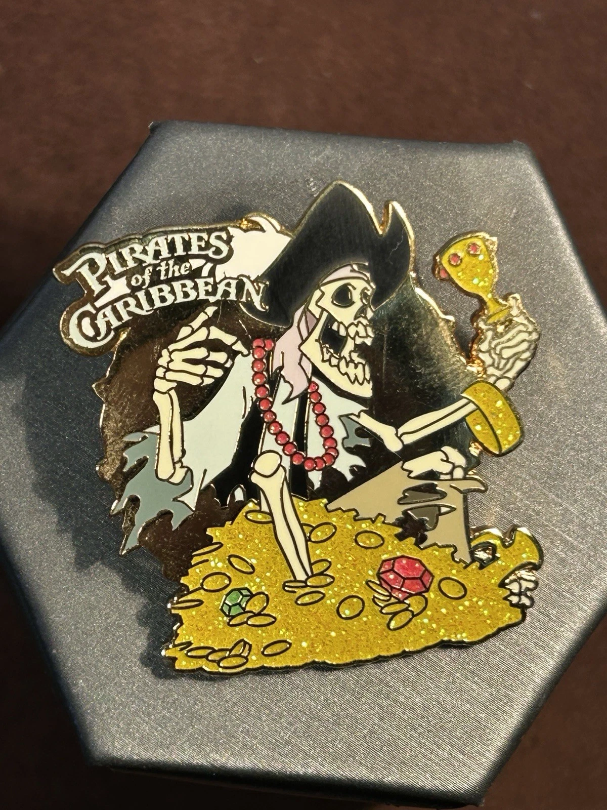 Disney Pirates Caribbean Skeleton Treasure Glitter Pin 2008 DLR 62866