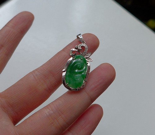 Fine Natural Type A Rich Emerald Icy Jadeite Jade Ruyi Pendant 18K - Picture 5 of 12
