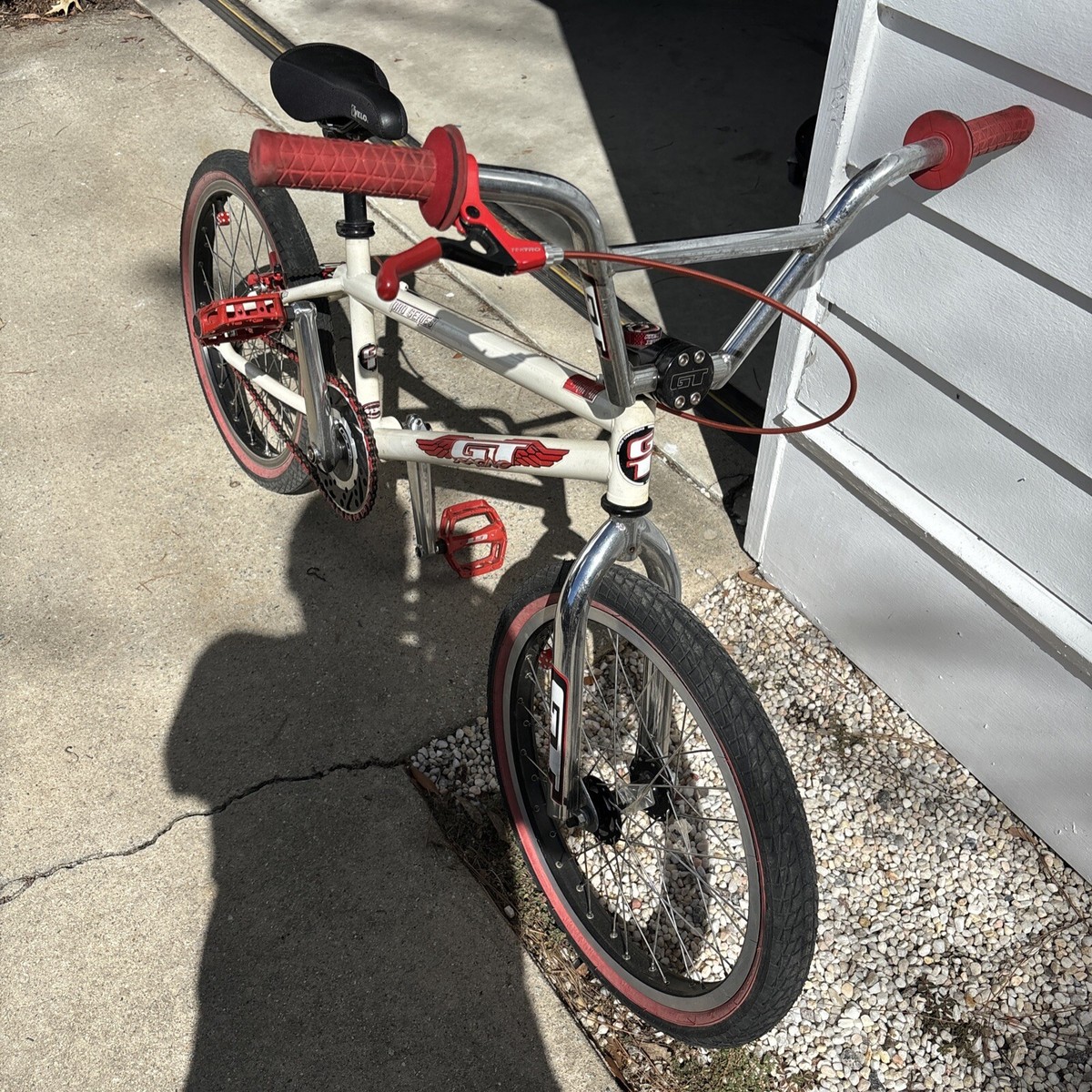GT BMX バイク 青/白 GT BMX バイク 青/白 Freestyle BMX Bikes – GT Bicycles