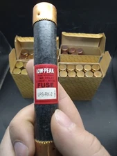 Bussman Low-Peak LPS-RK 2 Lot of 33 fuses MEW155