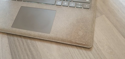 Microsoft Surface Laptop - Intel core i5 7th Gen - 256GB SSD - 8GB RAM - Win 10 - Picture 4 of 10