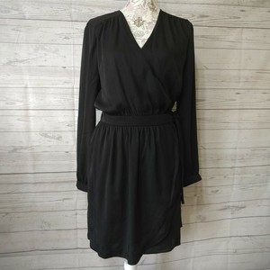 vestido negro media manga