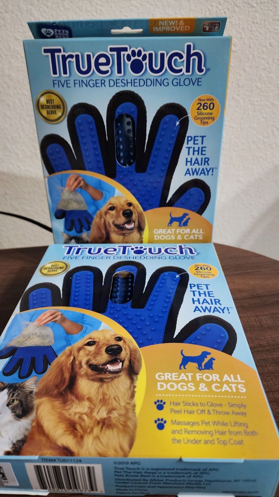 New In Box True Touch Five Finger Deshedding Glove Pet The Hair Away Dogs & Cats