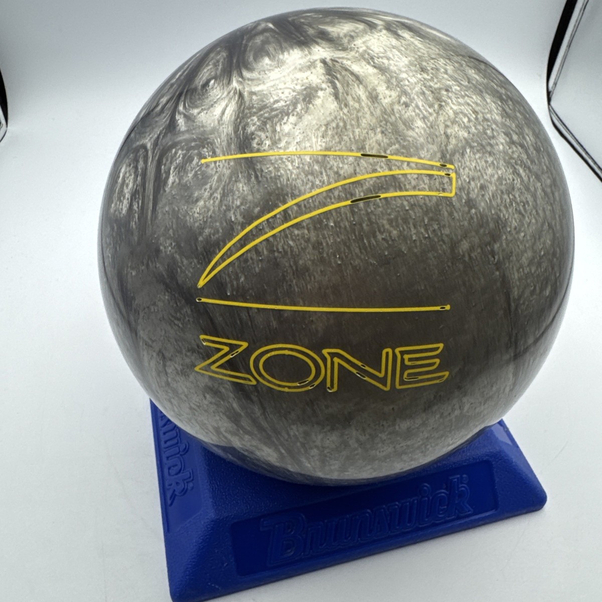 Vintage 15lb 13 oz Brunswick BATTLE ZONE BULLET Silver Bowling