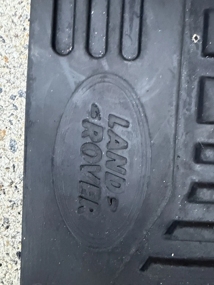 Juego de alfombrillas de goma Land Rover LR4 OEM - 8 piezas protección contra todo tipo de clima (usadas) Foto 2 de 4