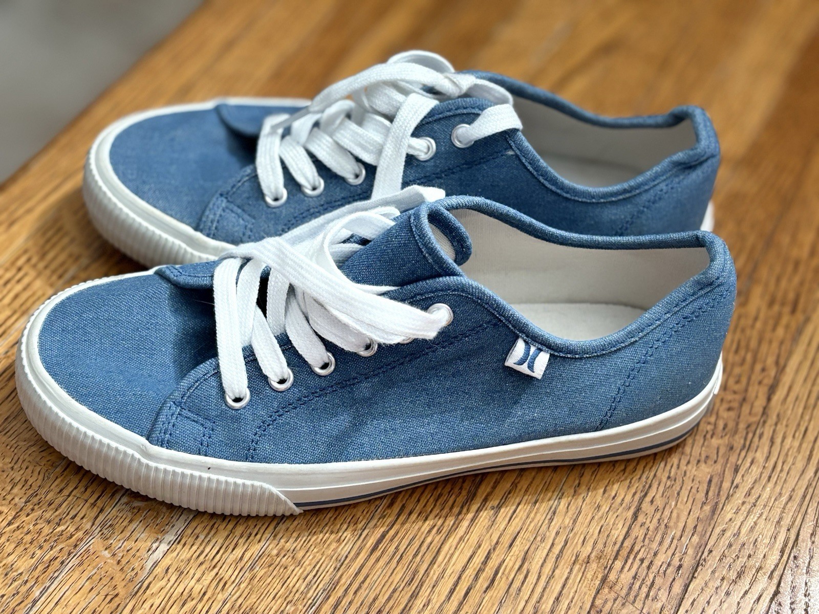 Women’s Hurley Denim Colored Shoes Size 7 Brand New Never Worn