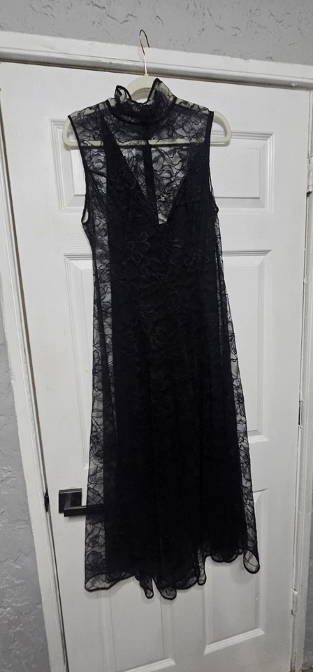 $725 - Vestido midi de encaje Rhiane negro talla mediana Foto 2 de 4