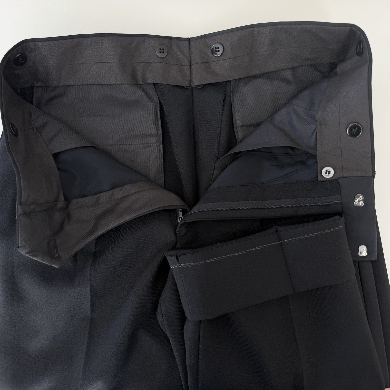 Givenchy Tuxedo Suit Mens 42R Bespoke Black Wool Satin Lapel Pleated Pants USA thumbnail 12