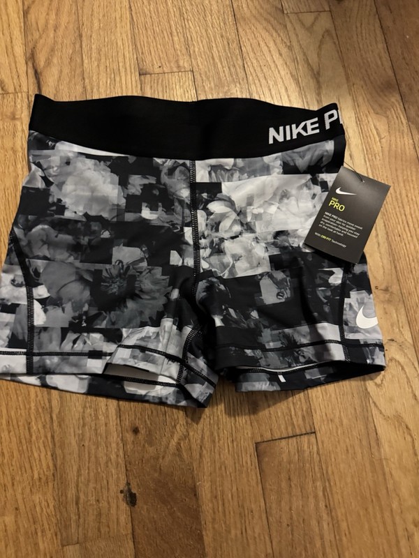 Nike Women’s Pro Shorts Size M, New