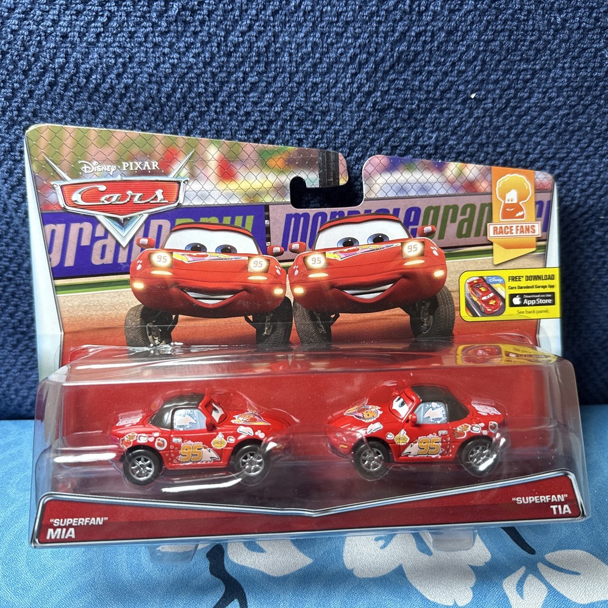 Disney Pixar Cars Mia & Tia Bundle- Dinoco, Superfan And Waitress