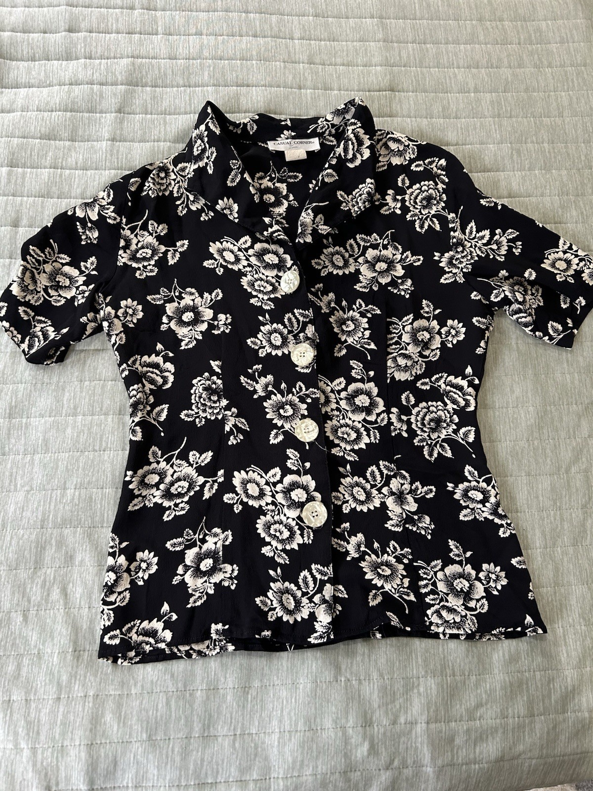 Vintage Black & White Floral Button-Up Top Size S by Casual Corner