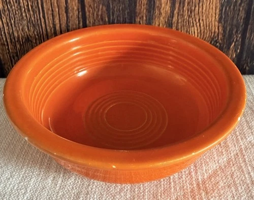 Vintage Fiestaware - 5 1/2" fruit bowl in "radioactive" red (exc.) - (1936-1969)