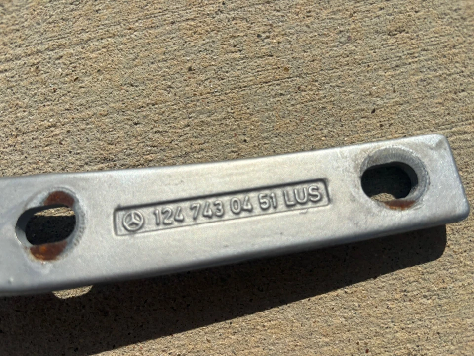 1247430451 BISAGRA PUERTA TRASERA DERECHA VAGÓN W124 300TE 300TD E320 Foto 3 de 3