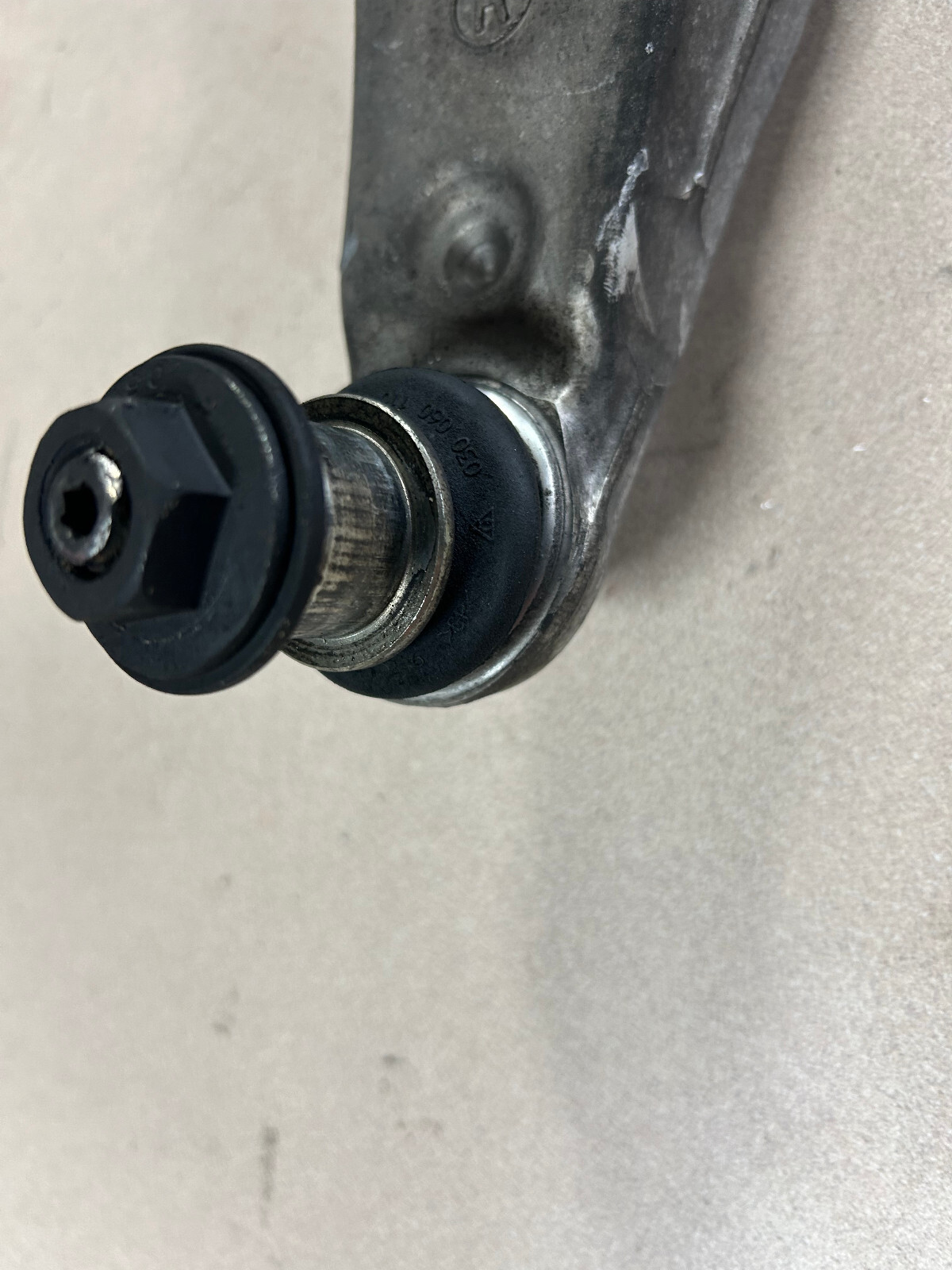 2017 -2022 Maserati Levante  Right Front Lower Control Arm 06700319920 Oem