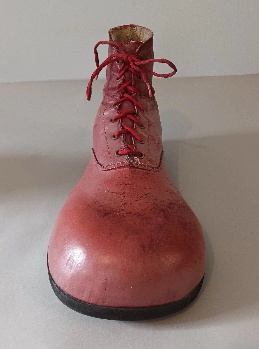  × McDonald コラボシューズ 赤色 Vintage McDonald's Play Place Red Ronald McDonald Shoe Display