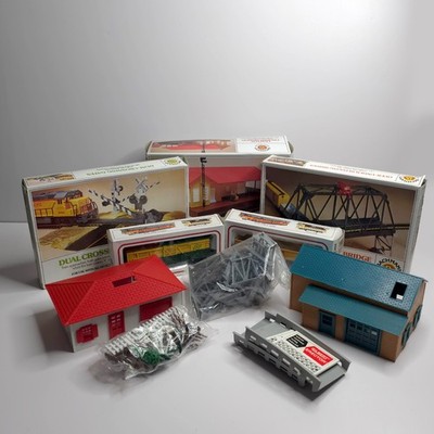 Mixed Lot of Bachmann Building Kits & Cars Opened and Unopened Misc