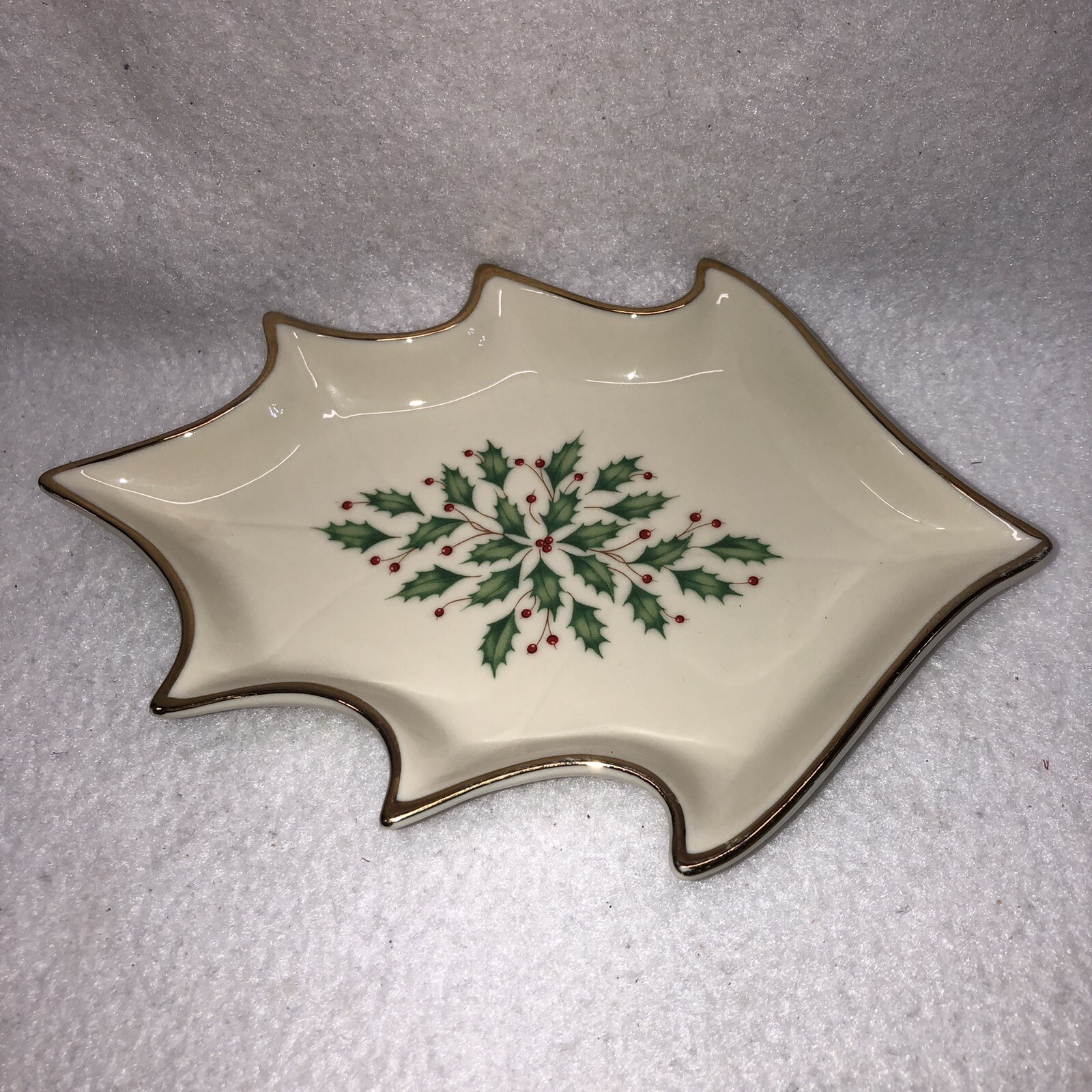 Lenox Holiday Holly Leaf Shaped Gold Trimmed Mint Nut Candy Dish 7 in X 4 3/4 in
