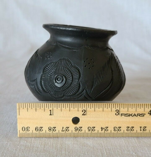 Vintage Oaxaca pottery vase black small round floral carved design pot Mexico - Picture 9 of 9