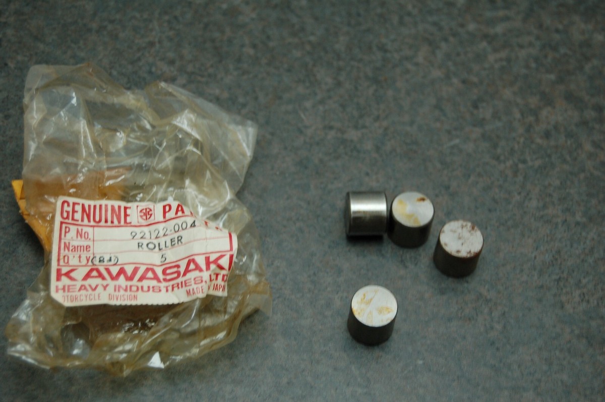 4 NOS GENUINE Kawasaki 2122-004 Roller 15x13 EN ER EX KZ ZL ZN ZR
