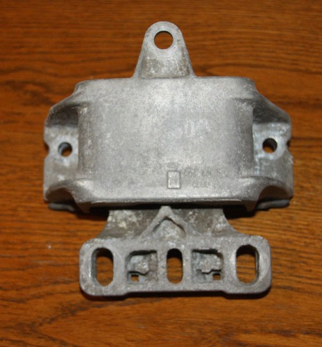 Getriebe- Motor- Lager Audi A3 bj´03 1,8 L 125 PS Limo vorn links 1J0 199 555