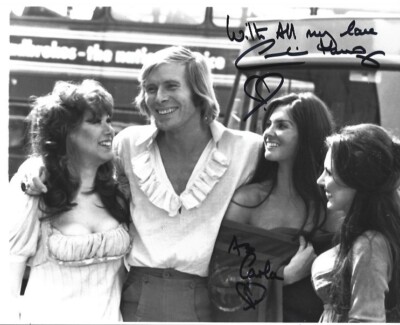 Caroline Munro persönlich signiertes 10'' x 8'' Foto - Captain Kronos - Vampirjäger
