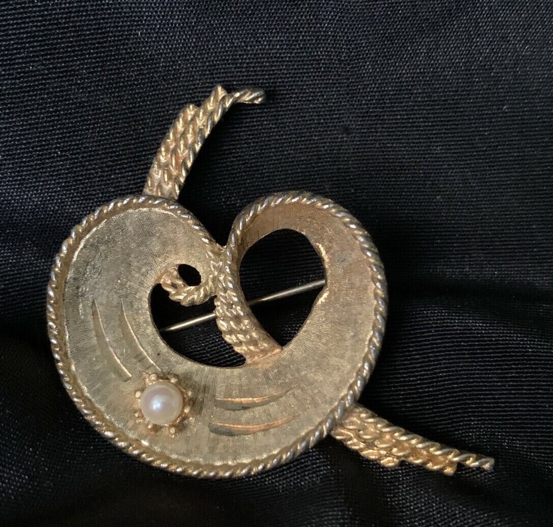 Vintage Mamselle Brushed Gold Brooch Pin With Culture… Gem