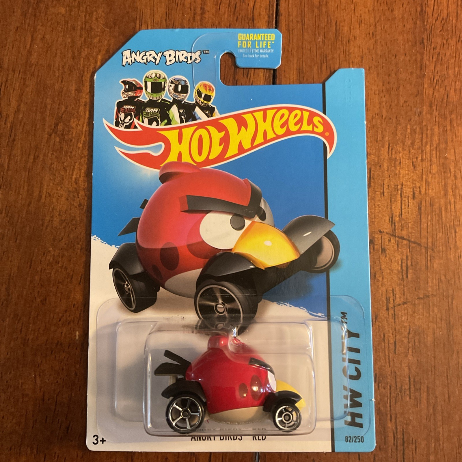 2014 Hot Wheels City Tooned l Angry Birds Red