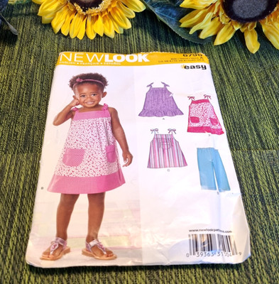 Simplicity New Look Schnittmuster 6796 Kleinkinder Kleid & Hose Alter 1/2 bis 4