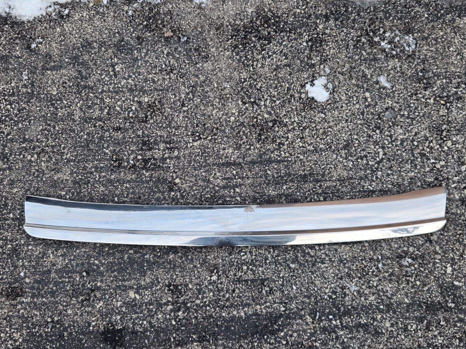Rolls-Royce Phantom R11 Rear Bumper Upper Chrome Moulding Genuine 9850449 OEM