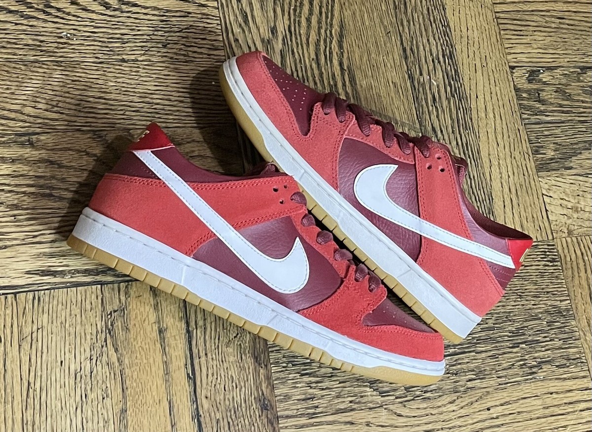 Nike SB Zoom Dunk Low Pro Track Red White 854866-616 Size 9 Nike SB Zoom Dunk Low Pro Track Red White 854866-616 Size 9