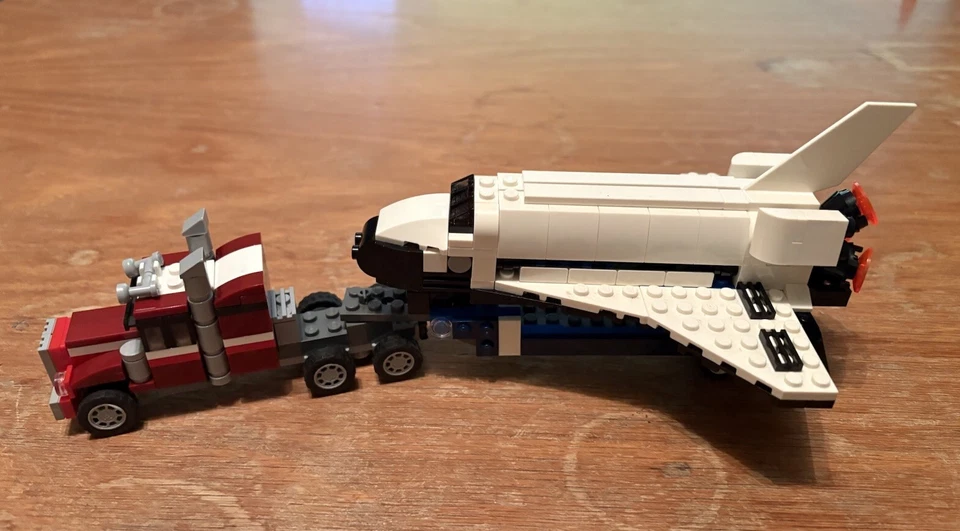 LEGO Creator 31091 Shuttle Transporter, photo 1 of 5
