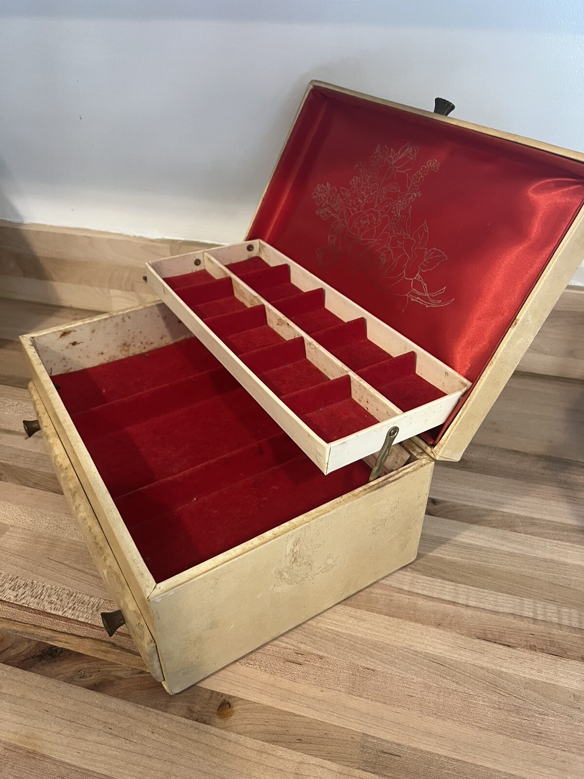 Vintage Lady Buxton Jewelry Box Cream Red Velvet Lining eBay
