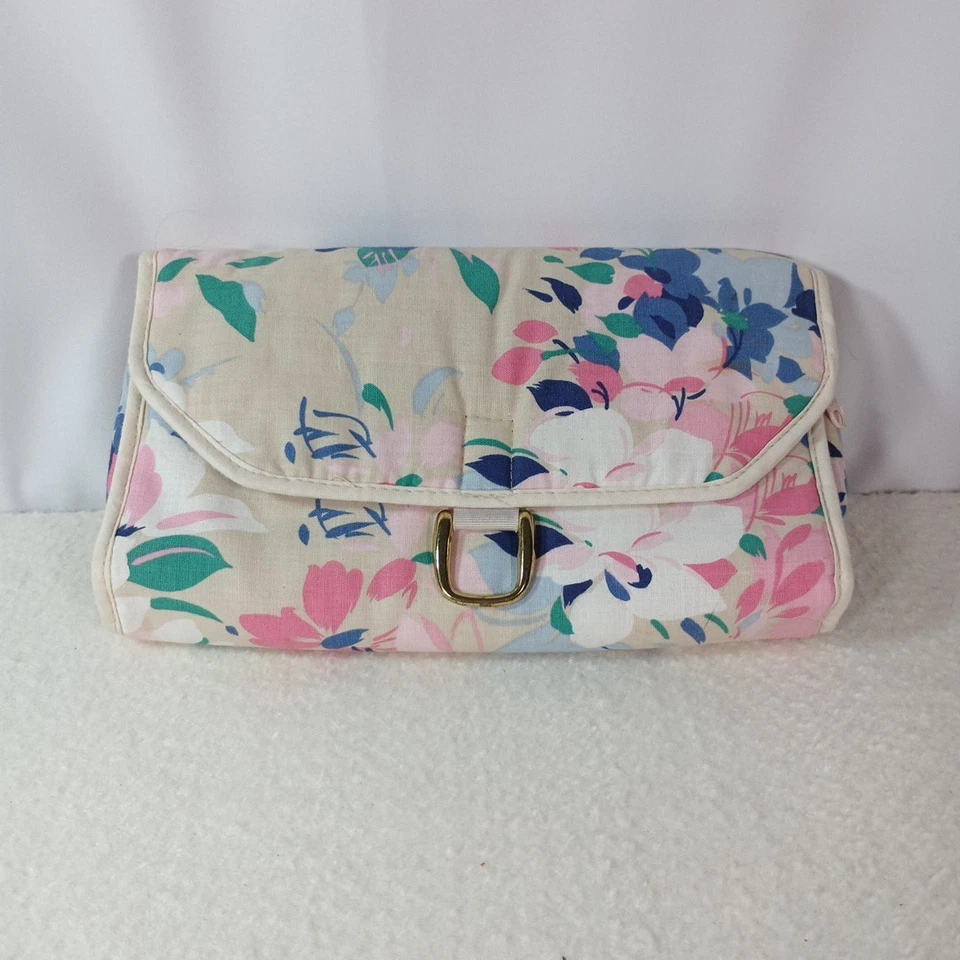 Bolsa de Maquillaje de Viaje Acolchada Floral Diane Von Furstenberg (DVF) Estuche de 3 Secciones Foto 2 de 4