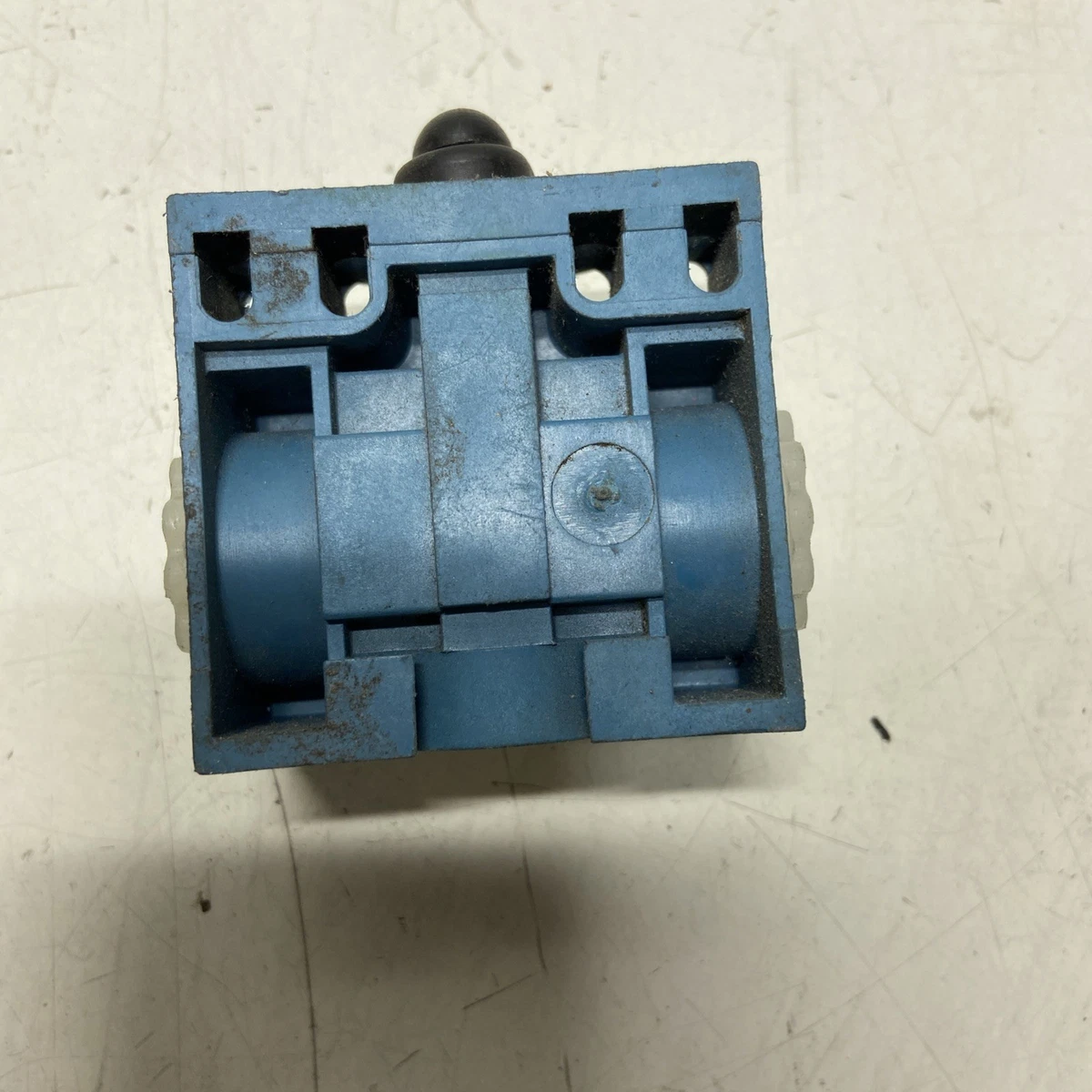 Klockner Moeller AT11A-1-I Limit Switch No Box