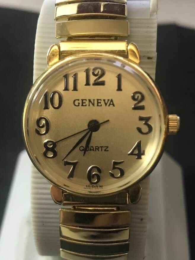 Vintage Geneva 27mm Ladies Quartz Watch Gold Tone Gold Dial  display picture 1
