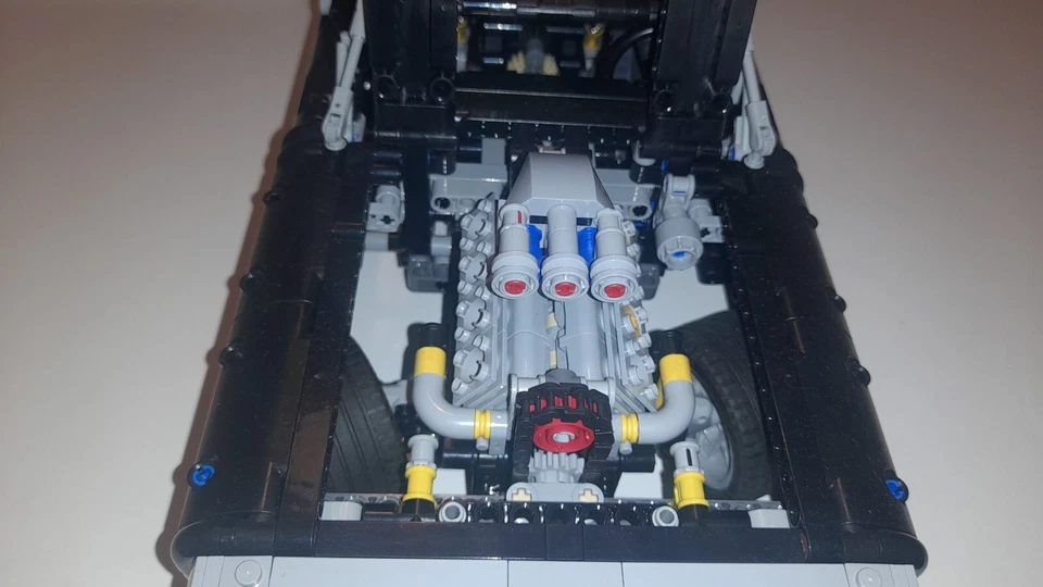 LEGO Technic 42111 Dom's Dodge Charger, foto 4 di 5