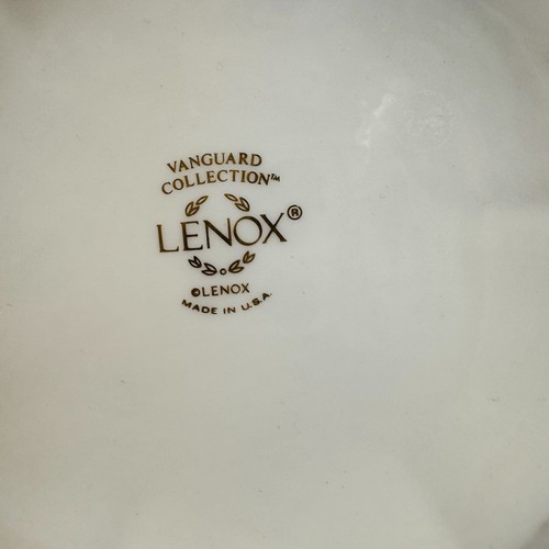 Vintage Lenox Vanguard Collection Ivory & Gold Trim Vase Porcelain 10"T USA - Picture 7 of 7