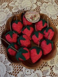Primitive Handmade Strawberries (1 Dozen) Bowl Fillers