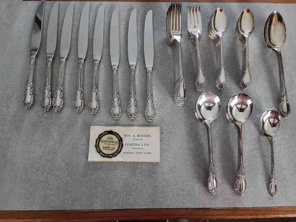 Vintage 1881 Rogers Oneida  silverware Flatware 51 Pieces,in original  box ,Nice - Image 3 of 4
